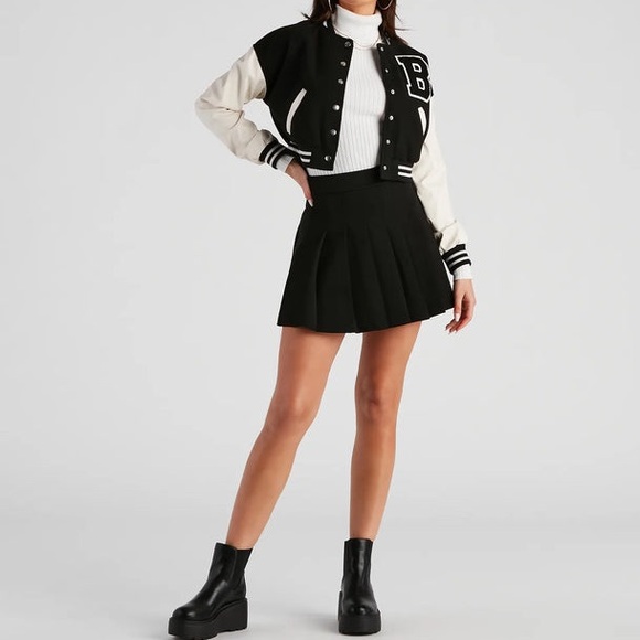 “B” cropped varsity / Letterman Jacket - Picture 4 of 5